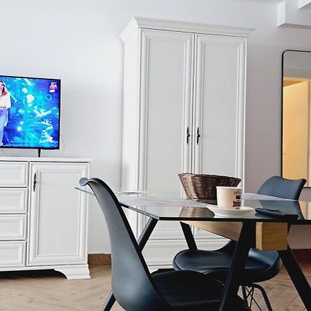 Mamaia Nord Studio La 10 M De Plaja Langa Cluburi Bagian luar foto