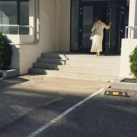Mamaia Nord Studio La 10 M De Plaja Langa Cluburi Bagian luar foto