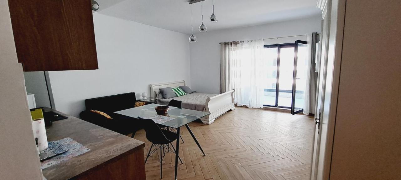 Mamaia Nord Studio La 10 M De Plaja Langa Cluburi Bagian luar foto